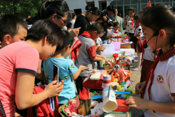 邢台市东关逸夫小学举办"传承传统文化 享受相伴时光"千人亲子游园会